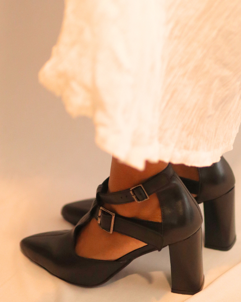 Black comfortable block high-heeled shoes